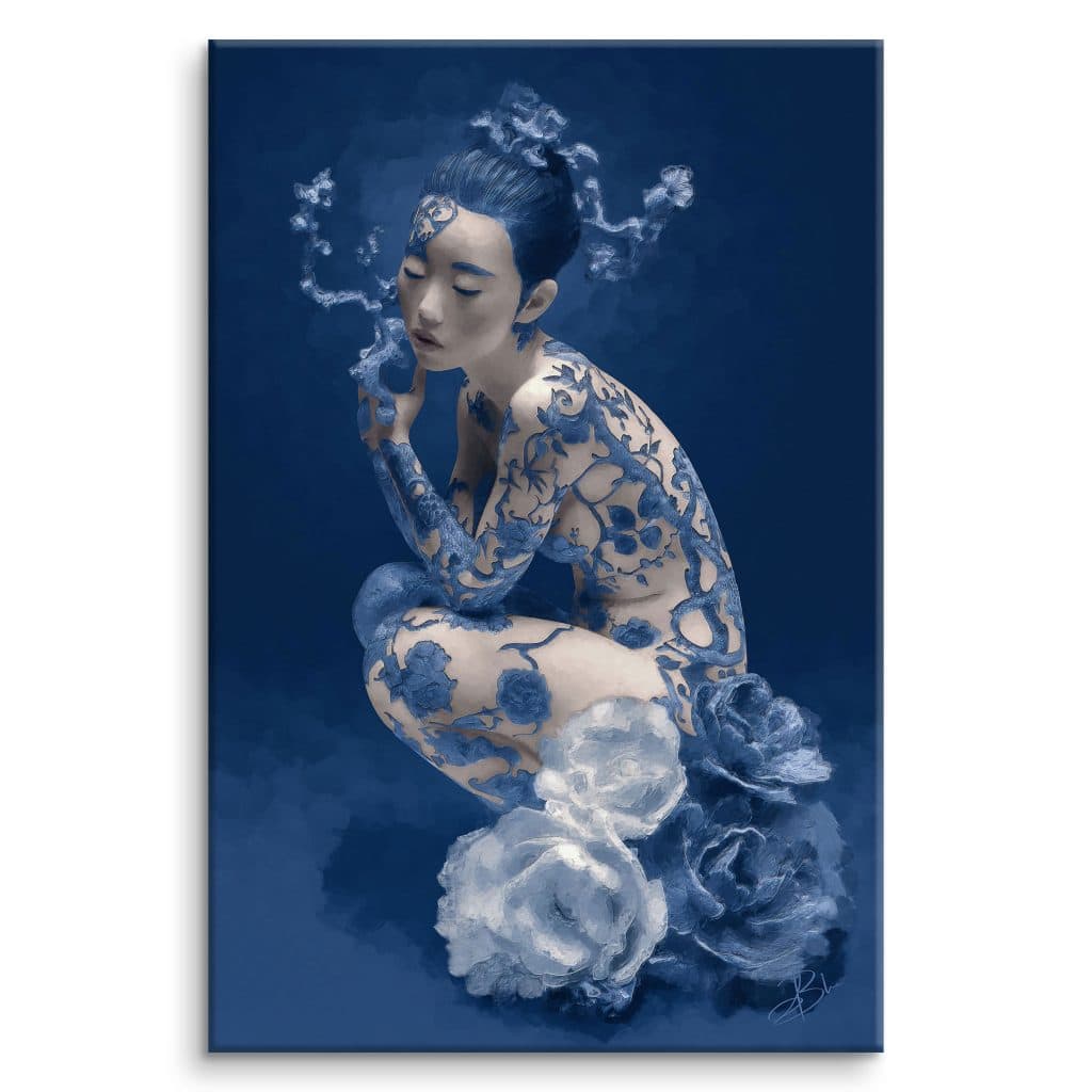 Blue Echo, portrait d'une femme au teint de porcelaine, lumière douce sur fond sombre — peinture numérique de la collection Radiance of Fragility, Graph'Art Studio